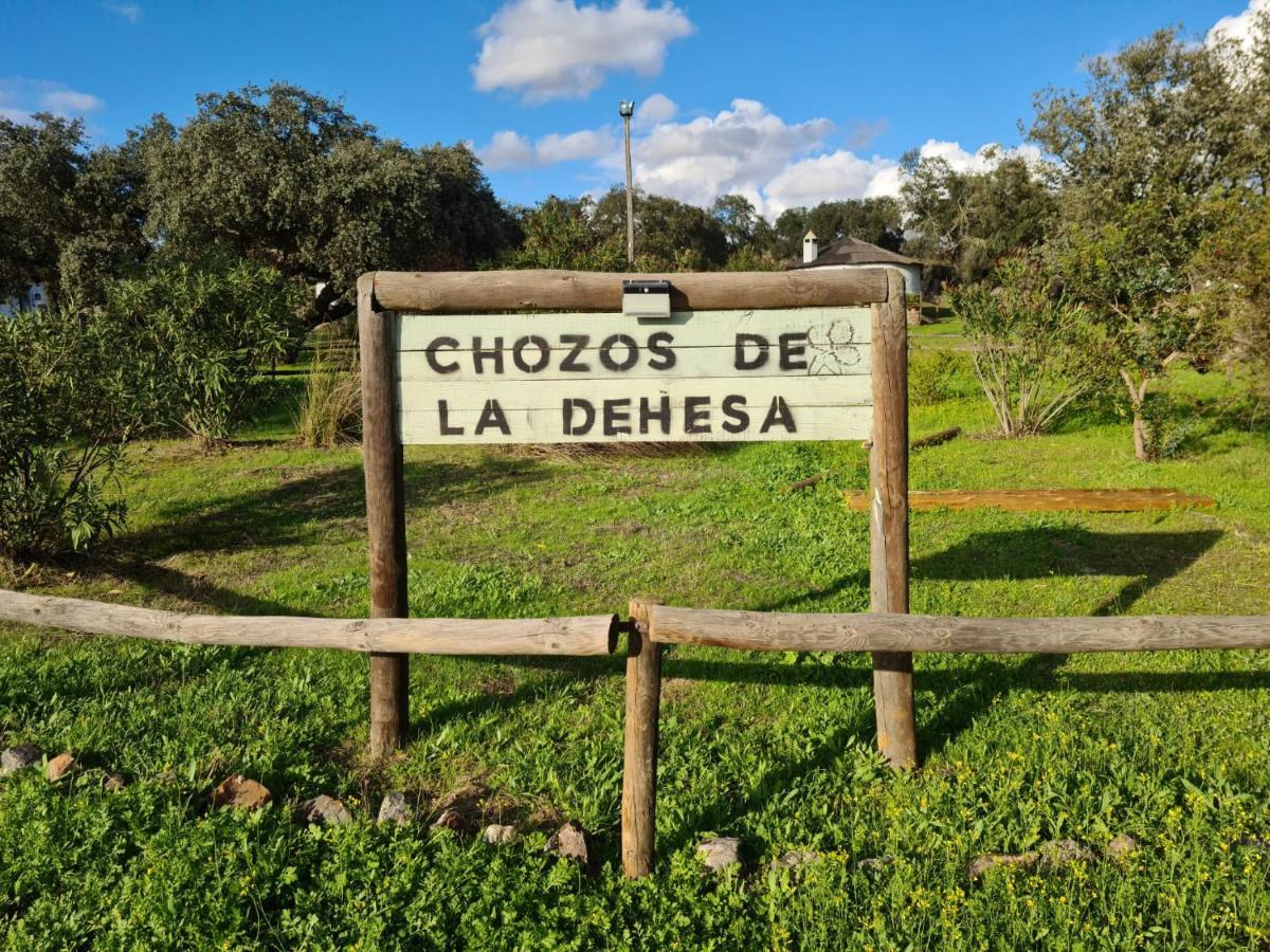 Aparthotel Chozos De La Dehesa La Roca de la Sierra Exterior foto