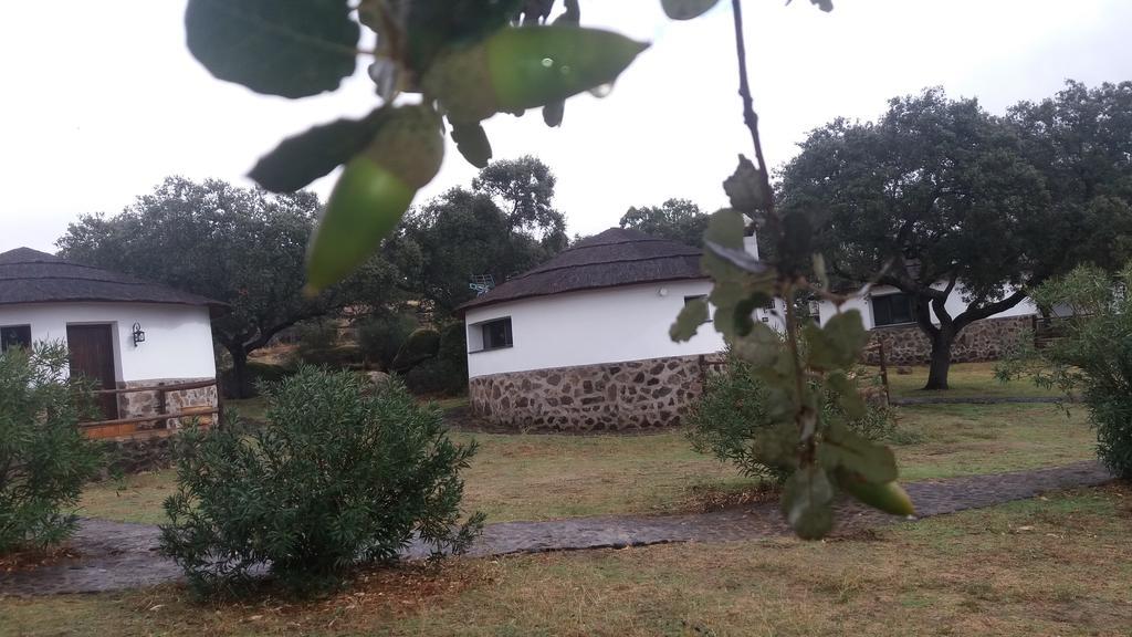 Aparthotel Chozos De La Dehesa La Roca de la Sierra Exterior foto