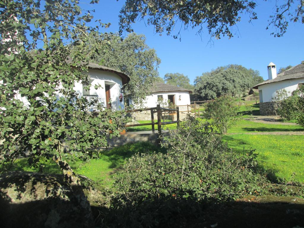 Aparthotel Chozos De La Dehesa La Roca de la Sierra Exterior foto